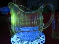 Dzbanek Art-Deco 1 l 16 cm Dawidson. Świeci tylko w UV 365. nie uranowy.