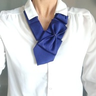 Damski krawat ozdobny wiązany