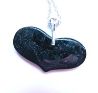 Jaspis Kambaba, zielony kamień ciszy i spokoju wisiorek serce