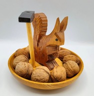 DREWNIANA wiewiórka RZEŹBA z miseczką na ORZECHY
