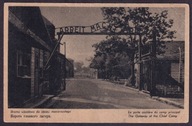 1946 pocztówka Oświęcim brama wjazdowa do obozu Arbeit Macht Frei
