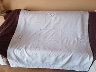 Biały , lniany obrus z delikatnym haftem - 132cmx125cm - bdb !