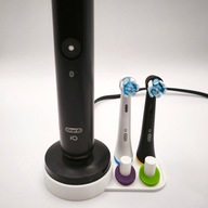 Oral-B iO podstawka na ładowarkę i 4 końcówki kolorowe pierścienie (4L)
