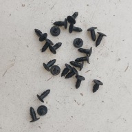 fiat 126p spinka kołek uszczelki bagażnika oryginalny 22 szt