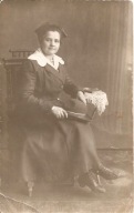 KOBIETA -PORTRET -fotografia -format pocztówkowy -1920 rok