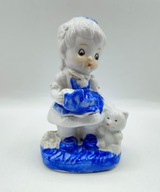 Dziewczyna w fartuszku z konewką biało niebiesko z