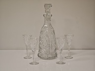 Kryształowa karafka z kieliszkami