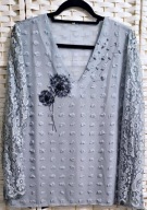 UROCZA, ZWIEWNA MGIEŁKA Z TRAWKĄ, DMUCHAWCAMI I KORONKOWYMI RĘKAWAMI ok 44