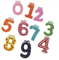 zestaw cyferek z drewna