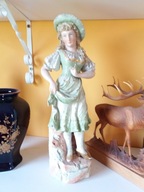 Dziewczyna-gęsiarka, cermika, 32 cm.