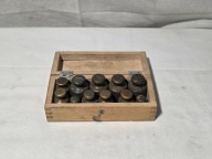 Stare odważniki mosiężne w drewnianym pudełeczku 5-20dkg