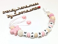 Zawieszka do smoczka z imieniem, w delikatnych różowych odcieniach