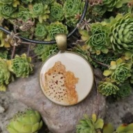 Zawieszka z żywicy i kwiatu naparstnicy purpurowej