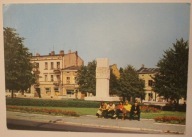 BRZEZINY. Pomnik Braterstwa Broni na placu Jedności Narodu, CZYSTA