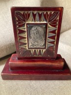 MATKA BOSKA OSTROBRAMSKA NA DREWNIANYM RZEŹB. OŁTARZYKU - STOJAKU -1940 R