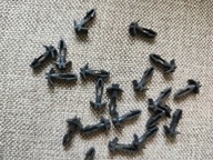 Kołek mocowania skrzynki bezpieczników Fiat 126p 4240376