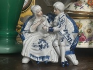 FIGURKA PORCELANOWA PARA DWORSKA NA SOFIE