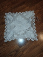 Ręcznie robiona poduszka ażurowa 50/50