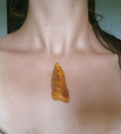 naszyjnik LEWITACJA z bursztynem BAŁTYCKIM