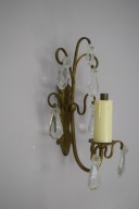 Kinkiet ze szklanymi sopelkami.