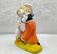 Dziewczyna ucieka bo kaczuszką chce jej zjeść loda - figurka kolekcjonerska