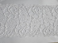 Koronka francuska elastyczna biała na tiulu szerokość 15cm