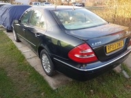 MERCEDES E KLASA W211 ĆWIARTKI PRZEDNIE PODŁUŻNICE SEDAN P / L