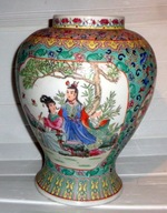 Chiński wazon ze scenką rodzajową .