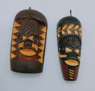 Dwie maleńkie maski ręcznie wyrzeźbione w drewnie