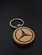 Drewniany brelok Mercedes – grawer z logo