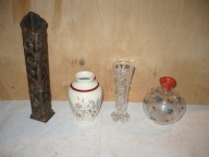 Cztery stare oryginalne wazony.