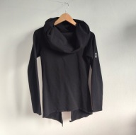 Bluza damska z dużym kołnierzem i wycięciem jak frak 36 czarna (355)