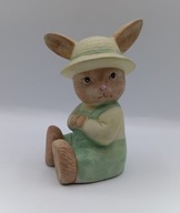 młody Zajączek w ogrodniczkach figurka z porcelany - 12.5cm