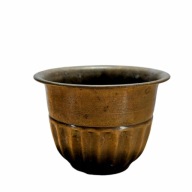 Stara mosiężna osłonka na doniczkę – styl retro / vintage