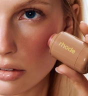 Rhod'e Pocket Blush róż do policzków w kremie naturalna opalenizna TAN LINE