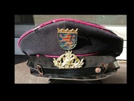 Stara ? niemiecka czapka Straży Pożarnej z odznakami