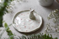 Ceramiczna podstawka na biżuterię z kotkiem dla FUNDACJI KOT