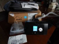 ResMed AirSense 10 AutoSet (NO CAM), wersja z nawilżaczem – stan IDEALNY