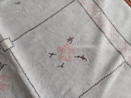 OBRUS LNIANY - RĘCZNE HAFTY 135 / 126 cm.