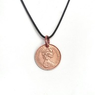 Wisiorek z monety 2 new pence 1977.