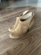 Karmelowe zamszowe botki z zameczkiem złotym 37