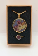 Złoty naszyjnik prawdziwymi kwiatami w żywicy ręcznie robiony dzień kobiet