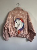 Ręcznie malowana kurtka jeans w jednorożca od polskiej marki Odnova Design
