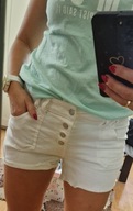 Białe spodenki jeansowe, szorty jeans GUESS L