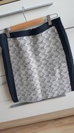 Spódnica ołówkowa z unikalnym wzorem _____ 38