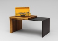 Stolik kawowy orzech i czarna stal