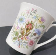 Elegancki kubek z porcelany kostnej Fine Bone China – AYNSLEY