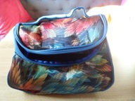 WYGODNA POJEMNA KOSMETYCZKA KUFEREK SATYNA