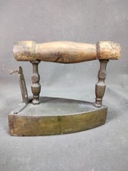 Stare mosiężne żelazko na duszę