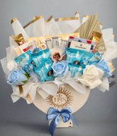 KIELICH KOMUNIJNY ZE SŁODYCZAMI I KWIATAMI MYDLANYMI DLA CHŁOPCA